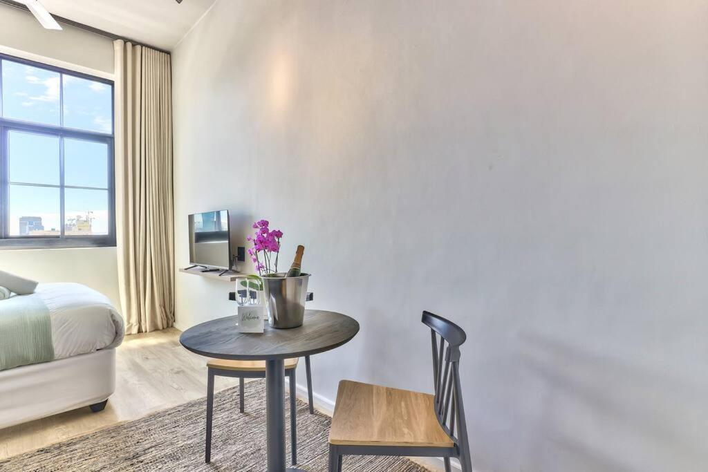 Urban Utopia In The Heart Of The East Apartment Cape Town